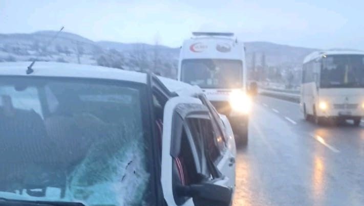 Tavşanlı’da trafik kazası: 2 yaralı