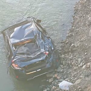 bingolde otomobil peri cayina uctu 1i agir 2 yarali fxNqwAiN