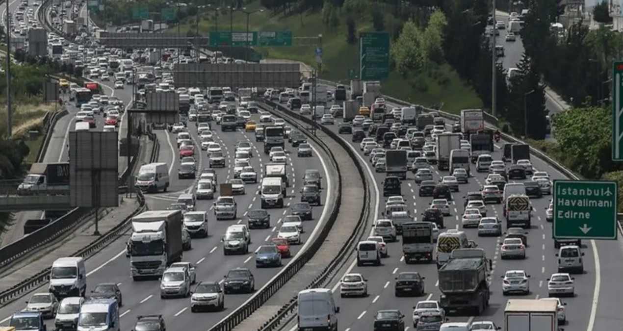 servisler yola cikti istanbulda trafik kilitlendi prC78UCL