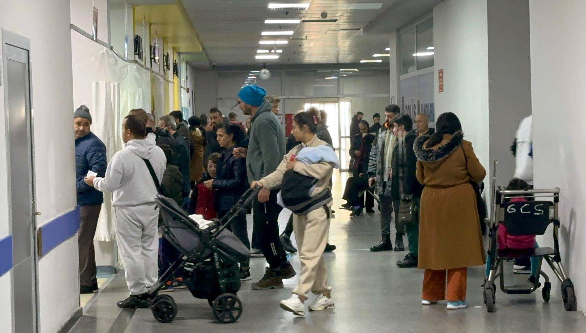 acil servislerde yogunluk basvurusu sayisi 200 milyona yaklasti ettT5eHr.jpg