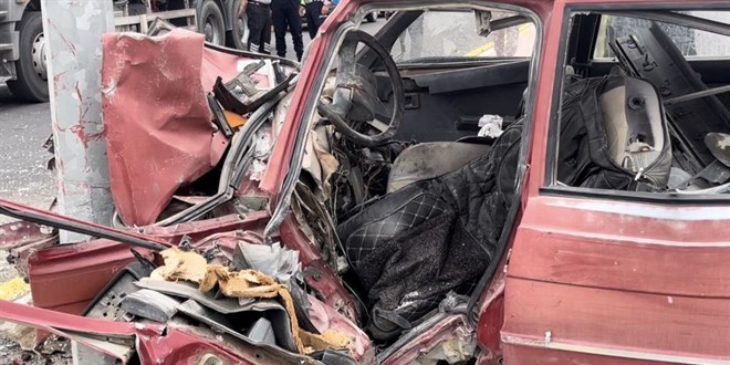 aydinlatma diregine carpan otomobil hurdaya dondu 1 olu 6CZTzGAp.jpg