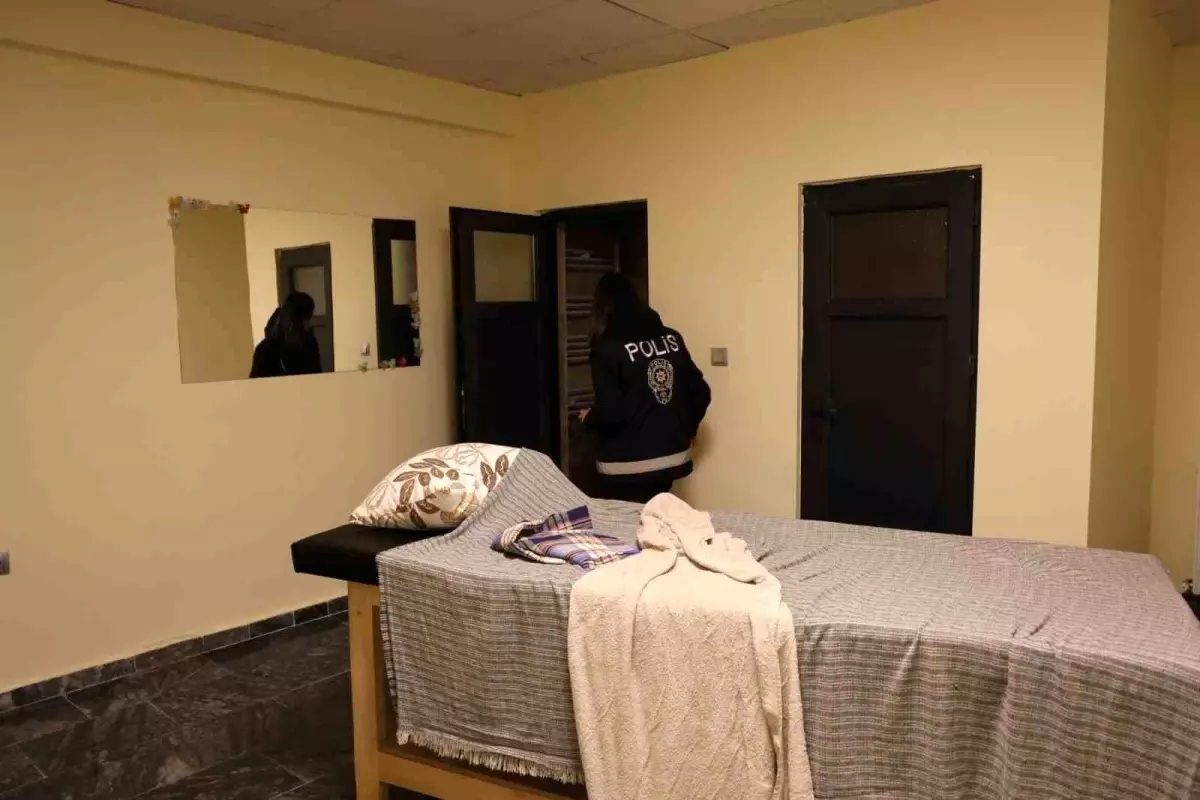 nevsehirde fuhus operasyonu 5 gozalti 6 kadin kurtarildi x3pfAROK.jpg