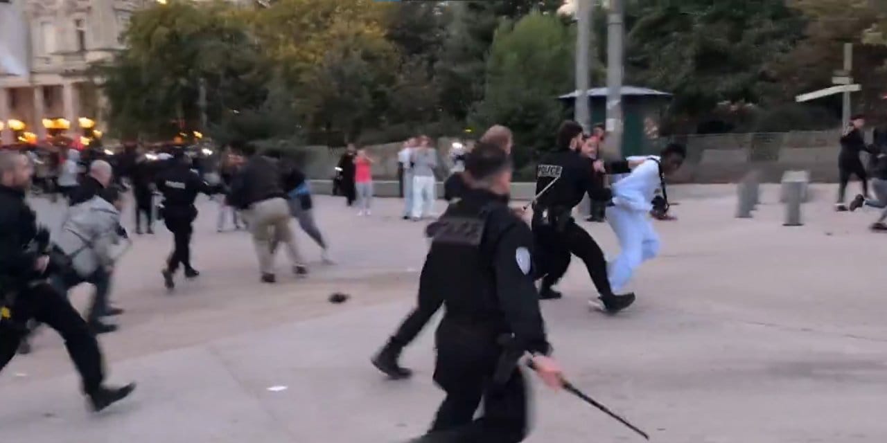 paristeki konserde izdiham arbede yasandi 6zzBWbRp.jpg