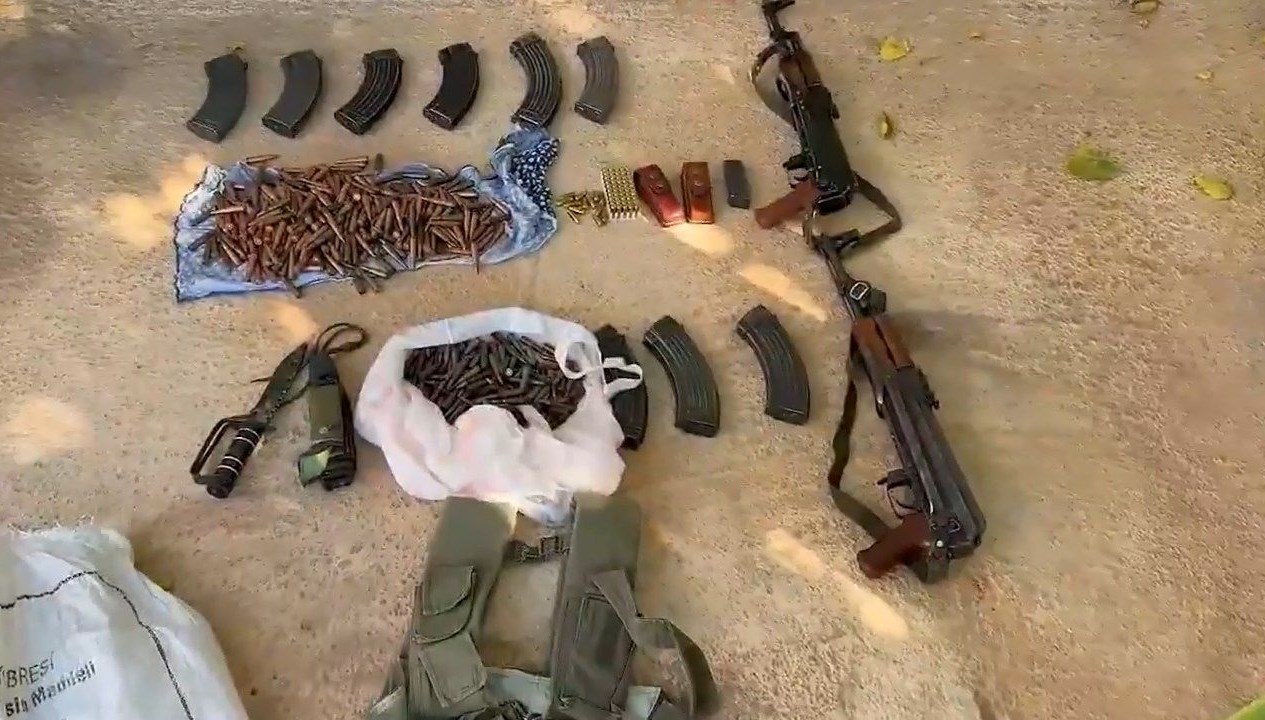 tas ve tezek arasinasilah ve uyusturucu gizlemisler 12 gozalti QcGCbyUg.jpg