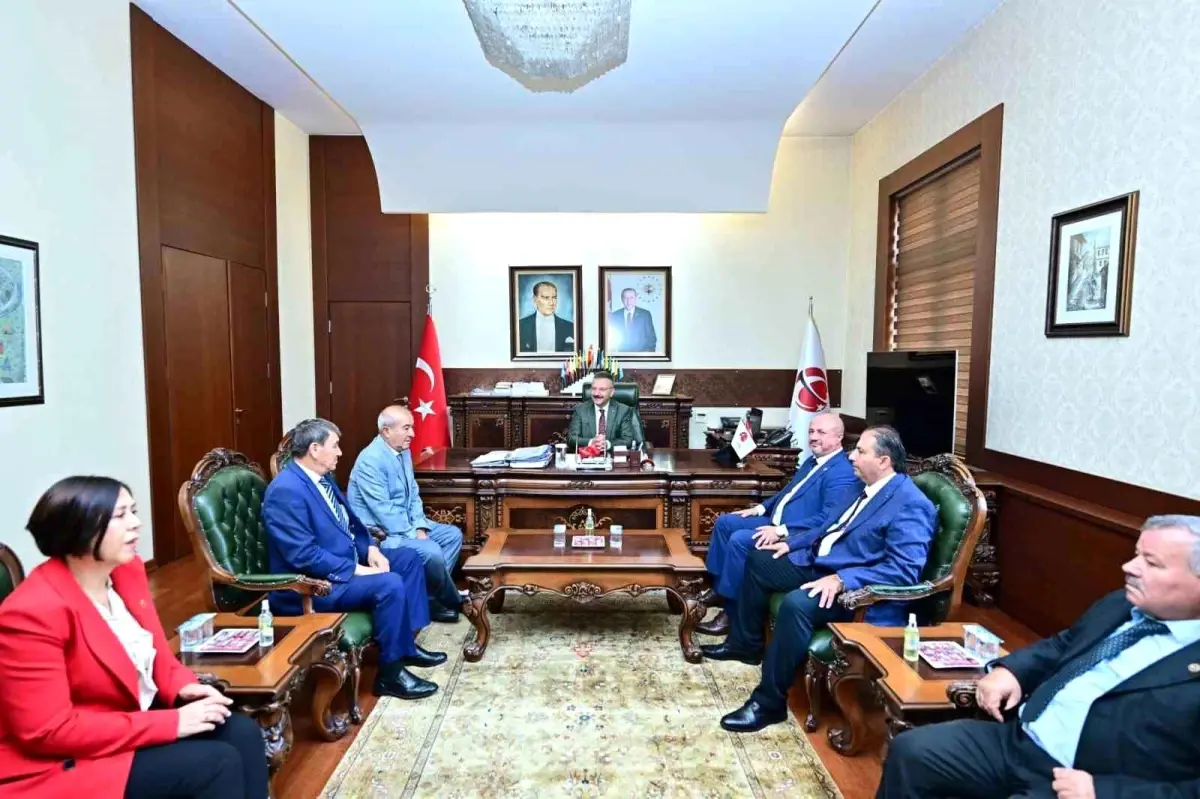 vali aksoydan muhtarlara plaket toreni XDwQs9VS.jpg