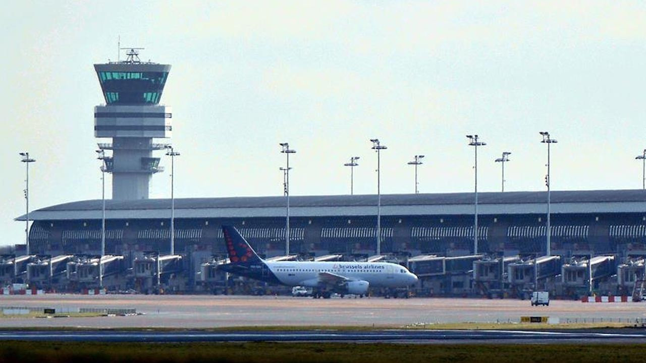 brukselde iha alarmi havaalani ucus trafigine kapatildi E6n3OG6q.jpg