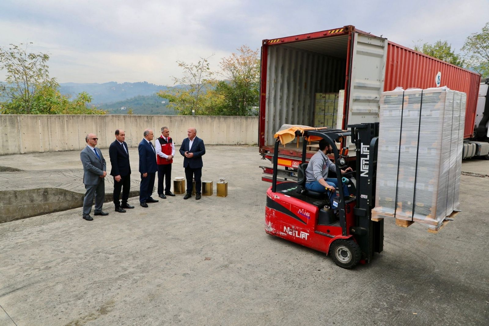 ingiltere orduda uretilen 88 ton bal satin aldi y4X98aNI.jpg