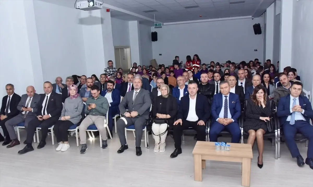 kizilay haftasi etkinligi tekkekoyde RvugAZwS.jpg