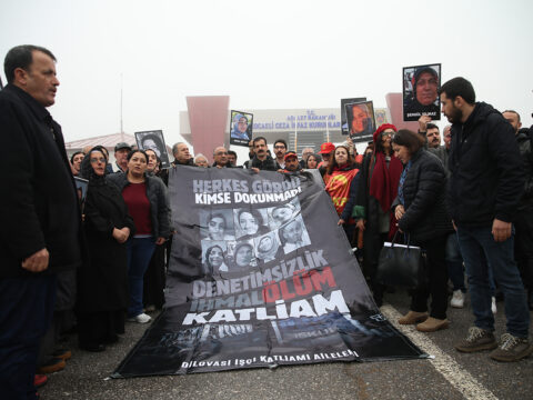 Kozmetik Fabrikasındaki Yangın Davasında Aileler Adalet Arıyor